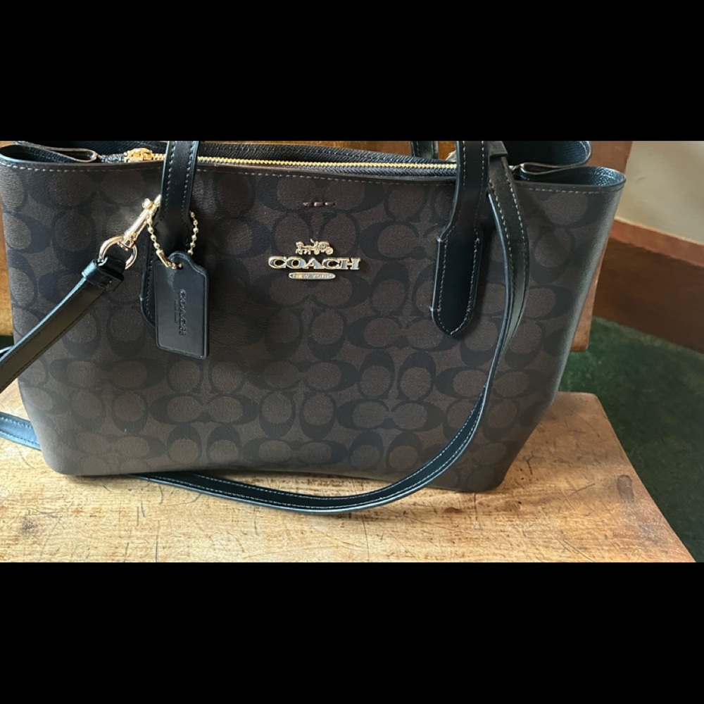 Coach Signature Avenue canvas Carryall Tote